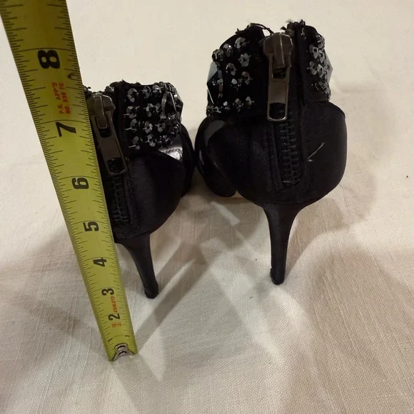 Elegant Black Stiletto Heels with Crystal Accents - Picture 5 of 9